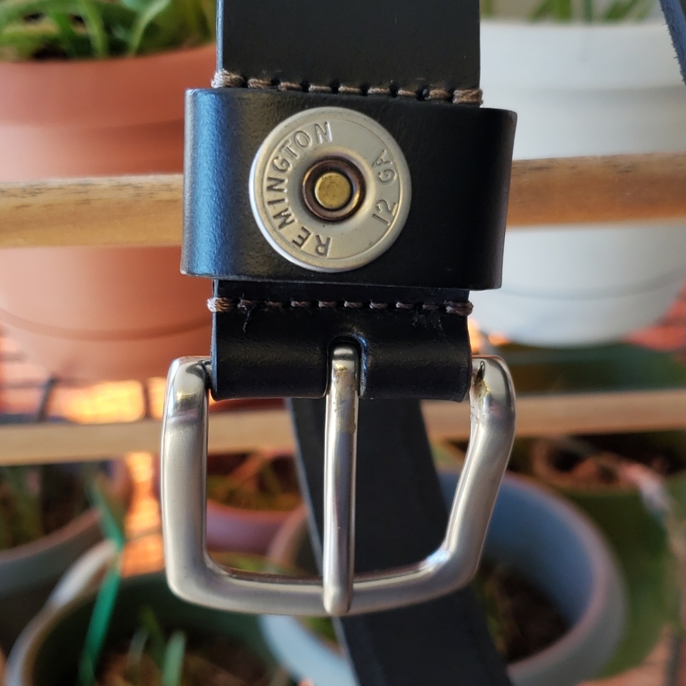 Black leather belt Remingon 12 GA bullet sz 40